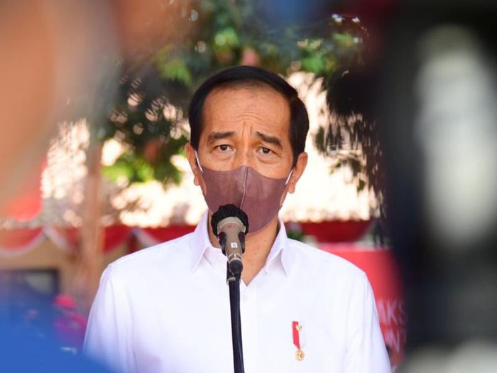 Sertifikat Vaksinasi Jokowi Bocor, Menkominfo Tunjuk Hidung Kemenkes!