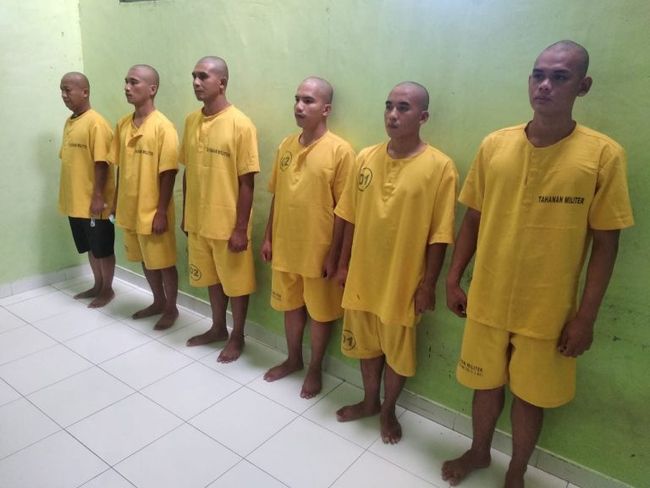 penampakan-6-anggota-tni-diduga-aniaya-prada-candra-hingga-tewas