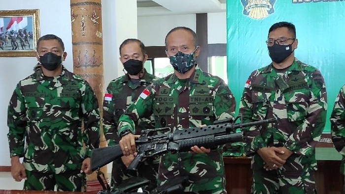 pangdam-ungkap-teroris-kkb-papua-bawa-5-senpi-buatan-as-dari-png