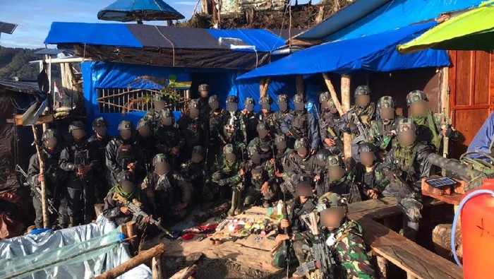 Dramatis! Serangan Kilat Pasukan Raider Bikin KKB Teroris Berhamburan ke Jurang