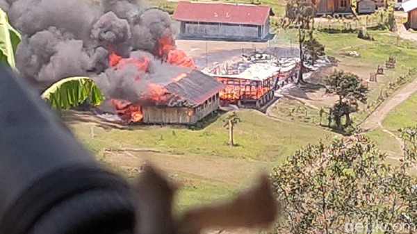 kkb-kembali-merusuh-di-pegunungan-bintang-sd-puskesmas-dibakar-lagi