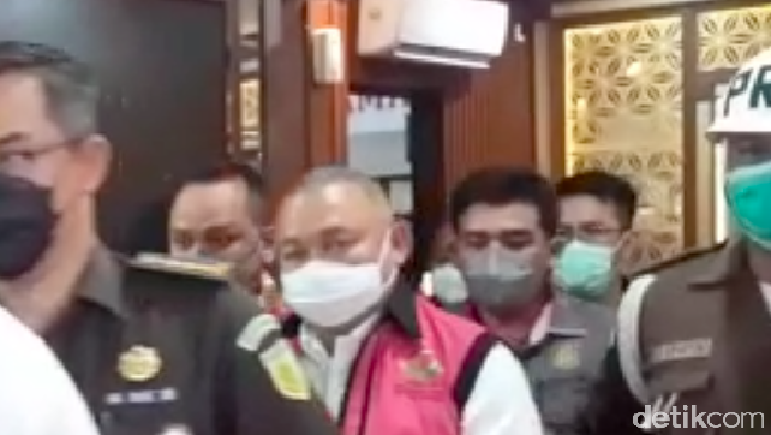Potret Korupsi di Negeri Religi: Proyek Masjid, Al-Qur'an Hingga Dana Haji