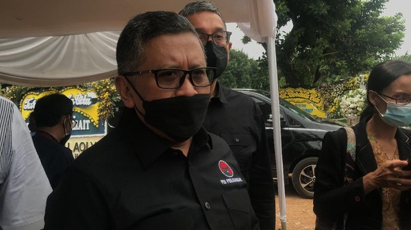 Elektabilitas Ganjar Imbangi Prabowo, PDIP: Pemimpin Tak Ditentukan Survei