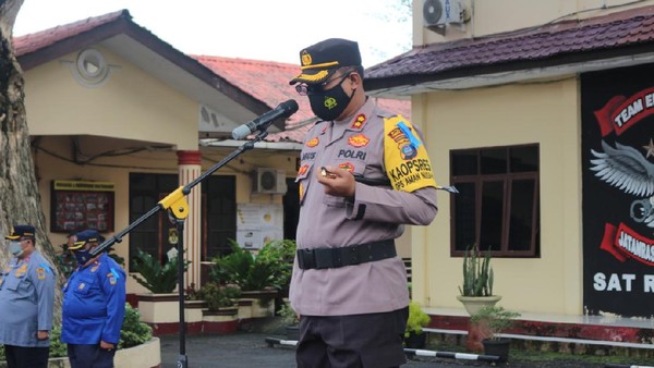 Balada Istri Pamer Duit Arisan Bikin Kapolres Hilang Jabatan