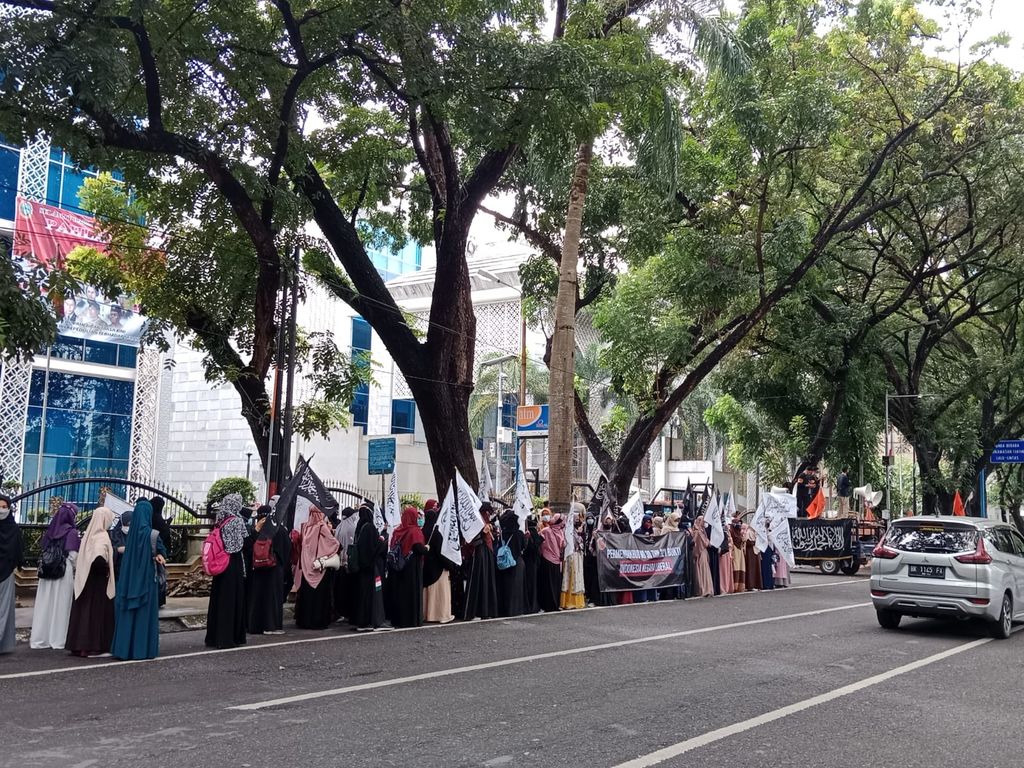 Mahasiswa di Medan Demo Dukung Khilafah, Tuding Permendikbud PPKS Thogut