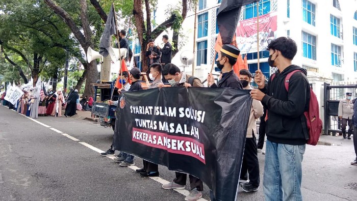 Mahasiswa di Medan Demo Dukung Khilafah, Tuding Permendikbud PPKS Thogut