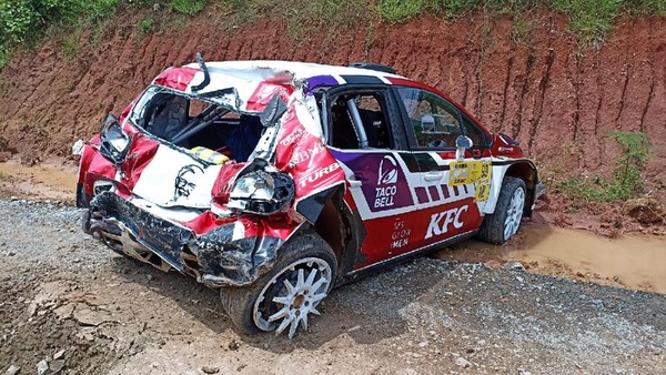 Bamsoet dan Sean Gelael Kecelakaan Ajang Sprint Rally Meikarta