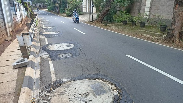 berantakan-jalan-di-lebak-bulus-buntut-proyek-sumur-resapan