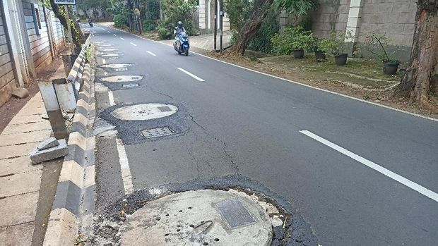 Geger Sumur Resapan di DKI: Jalan Rusak, Diaspal, Kini Jebol