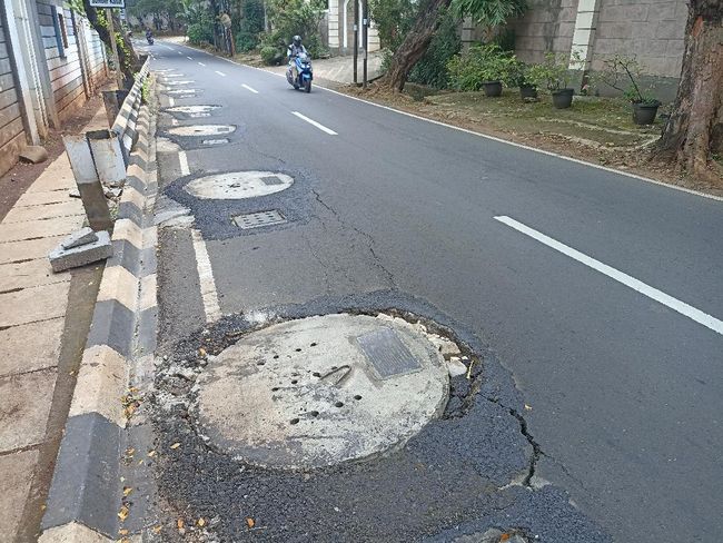 Duh! Sumur Resapan di Lebak Bulus Bikin Jalan Retak dan Bergelombang