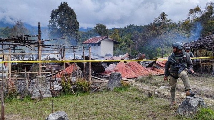 SMAN 1 Oksibil Papua Dibakar Teroris KKB Pimpinan Lamek Taplo