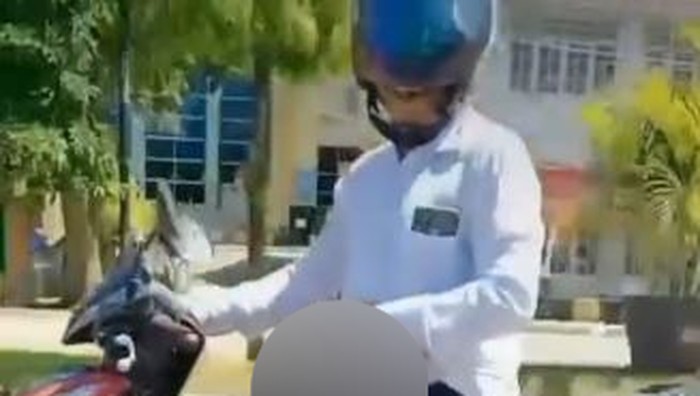 APA TUJUAN LAKI-LAKI INI MEMAMERKAN KEMALUANNYA SAMA WANINTA