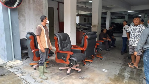 Usai Kursi, AC-Pintu DPRD Pekanbaru Bakal Ditarik Gegara Nunggak Rp 800 Juta