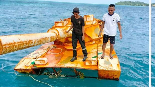 Wah.. Benda Mirip Tank Ditemukan Mengapung di Perairan Natuna