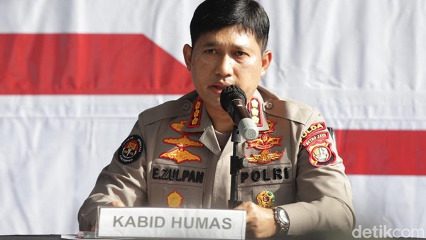 Polda Metro Mulai Usut Cuitan 'Santri Calon Teroris' Denny Siregar