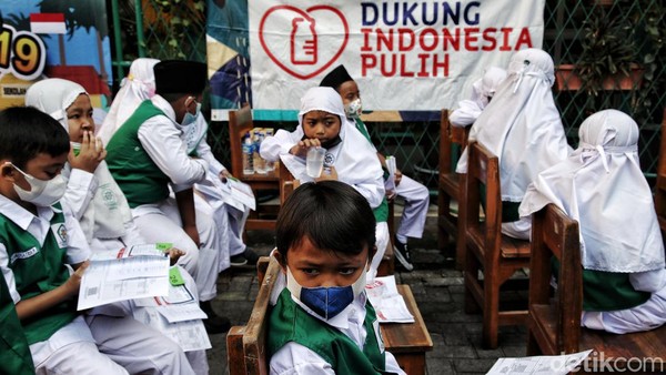 Harian COVID RI Tembus 6 Ribu, Kemenkes: Anak Bapil Tak Boleh ke Sekolah