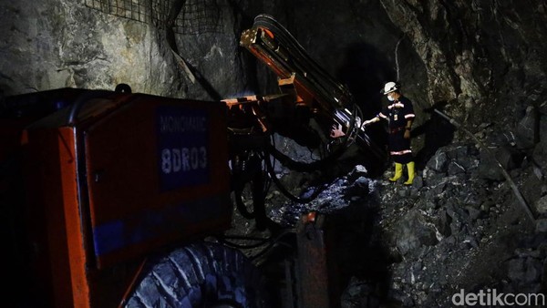 mantap-ri-temukan-harta-karun-baru-2-miliar-ton-emas-tembaga-dekat-mandalika