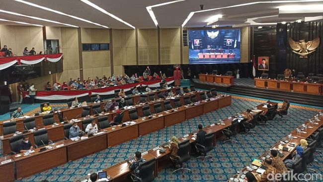 Dicecar DPRD, Anak Buah Anies Tak Buka Data Duit Tunjangan Gubernur-Wagub