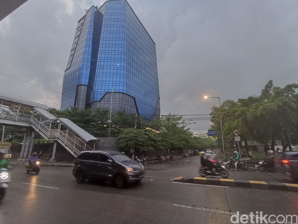 banjir-surut-lalu-lintas-di-sunter-yos-sudarso-jakut-ramai-lancar