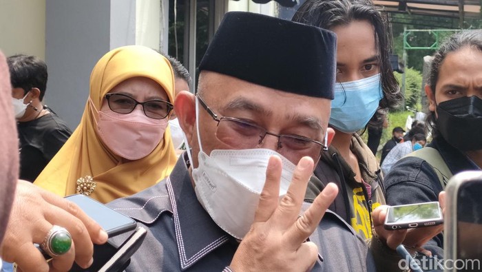 38-anggota-dprd-ajukan-mosi-tidak-percaya-ke-walkot-wawalkot-depok