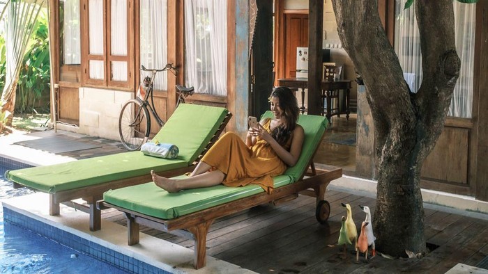 Turis Gembel Spanyol-Kolombia Diusir Karena Sering Makan-Nginap Tak Bayar!