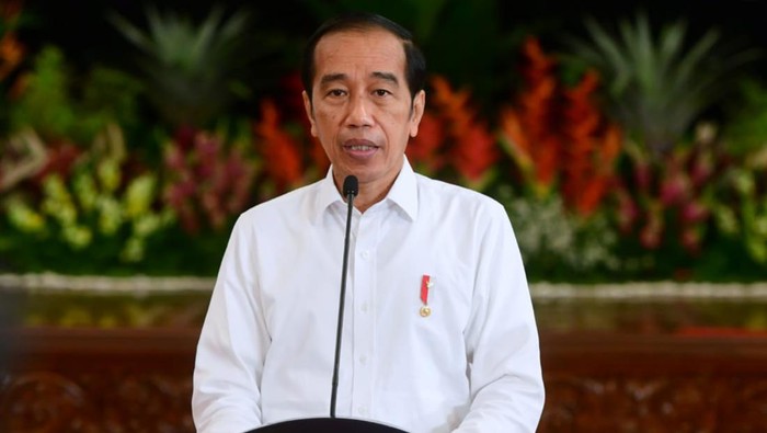 Jokowi Minta TNI-Polri Disiplinkan Keluarga: Jangan Undang Penceramah Radikal