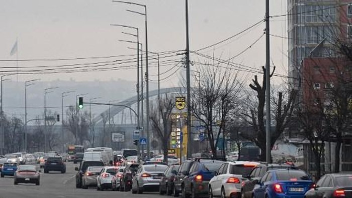 Biar Aman dari Serangan Rusia, Mobil Warga China Diminta Pasang Bendera Tiongkok