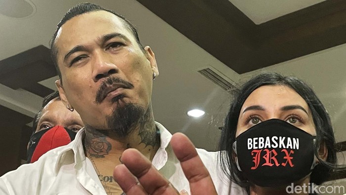 Jerinx SID Bebas Cuti Bersyarat Hari Ini, Sang Istri Jadi Penjamin
