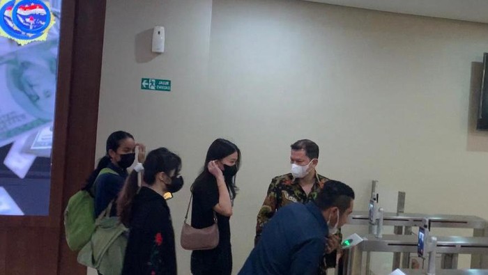 Polisi Bakal Sita Duit yang Diberikan Indra Kenz ke Pacar, Segini Jumlahnya