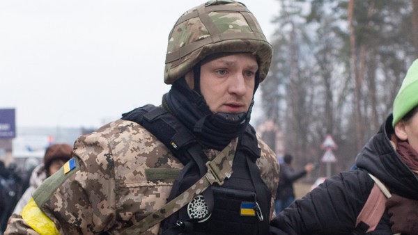 viral-black-sun-simbol-yang-dikaitkan-dengan-nazi-di-seragam-tentara-ukraina