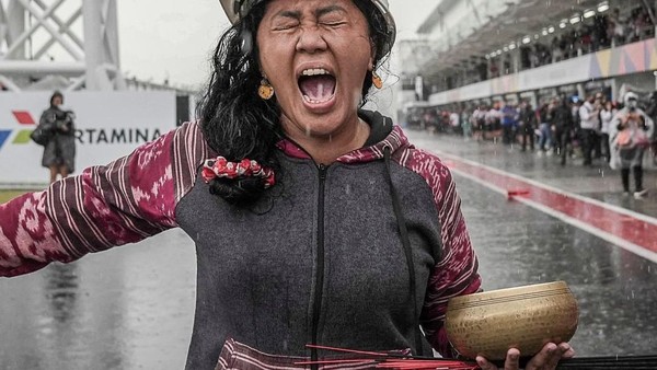 Reaksi Rara Pawang Hujan Usai Tak Diundang ke WSBK Mandalika 2023