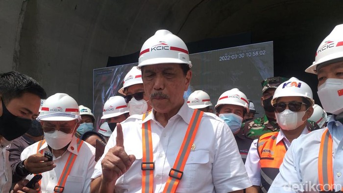 Luhut Blak-blakan Soal Jebakan Utang China di Balik Proyek Kereta Cepat