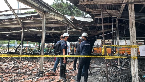 Memanas Api Cemburu Pacar Gay di Balik Terbakarnya 240 Kios Lenggang IRTI Monas