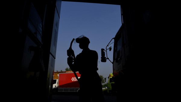 suku-bunga-sudah-naik-bbm-siap-menyusul-wong-cilik-yang-sabar-ya