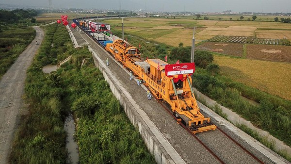 Perjalanan Kereta Cepat JKT-BDG yang Terancam Molor Lagi Gegara Kurang Duit