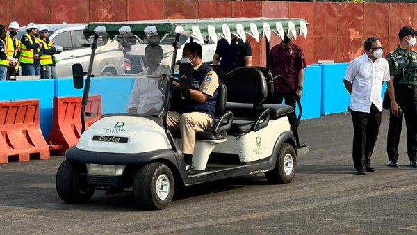 Kejutan Jokowi Kunjungi Sirkuit Formula E Disopiri Anies Baswedan
