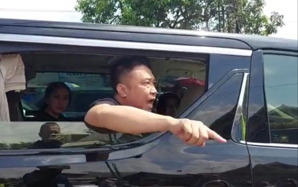 Siapa Sosok Pengusaha yang Rombak Pelat Alphard dan Maki Polisi di Ciawi?