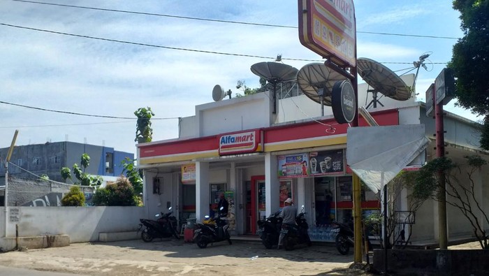 Masih Ada Banyak Juru Parkir, Alfamart Buka Suara