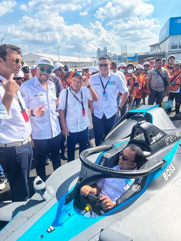 Tinjau Sirkuit di Ancol, Anies Jajal Mobil Formula E