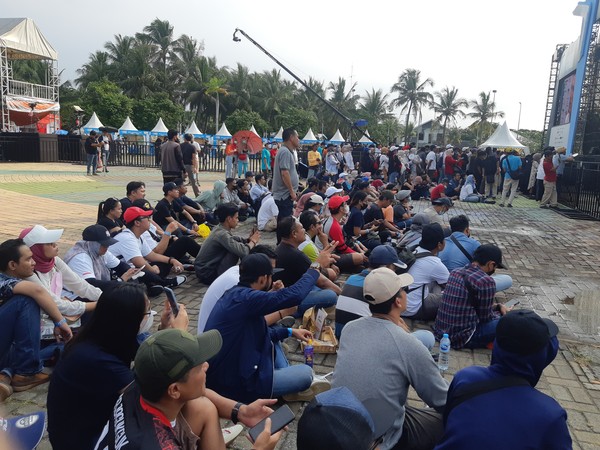Sensasi Nonton Formula E Jakarta di Ancol, Duduk Lesehan di Bawah Terik Matahari