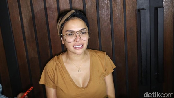 Jadi Tersangka-Wajib Lapor, Nikita Mirzani Terbang ke Luar Negeri!