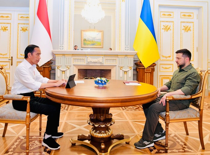 Presiden Ukraina Zelensky Undang Presiden Jokowi ke KTT Krimea