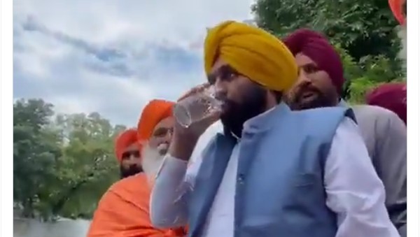 Politisi India Minum Air Mentah dari Sungai Suci, Berakhir Masuk RS