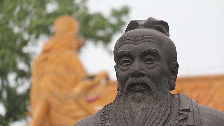 nilai-ujian-jelek-gadis-china-mengadu-dan-menangis-di-depan-patung-konfusius
