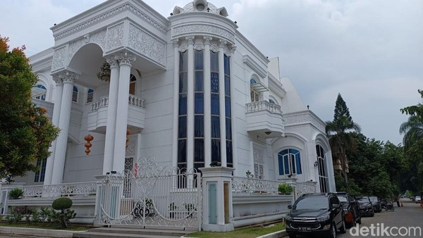 Bak Istana, Ini Rumah Bos Judi Online Cemara Asri Medan