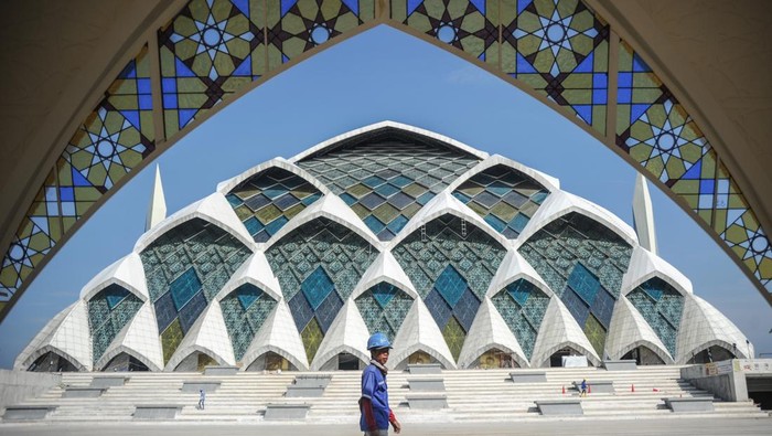 Masjid Al Jabbar Dibangun Pakai APBD, Pengamat: Tidak Tepat!