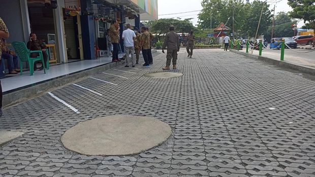 Tambah Sumur Resapan di Pasar Induk Cipinang, Anies: Air Diturunkan ke Tanah