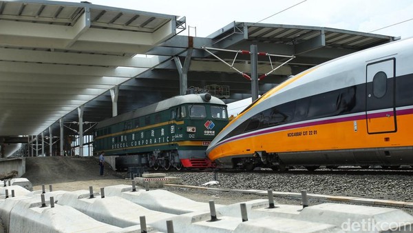 Pengamat Sebut Kereta Cepat Proyek Simalakama: Maju Rugi, Mundur Apalagi