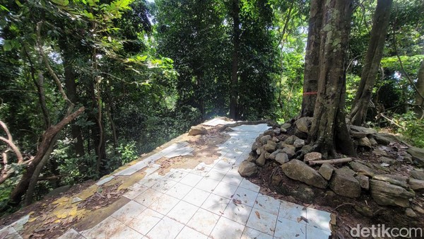 Kisah Makam-makam Keramat Palsu di Sukabumi yang Dihancurkan FPI