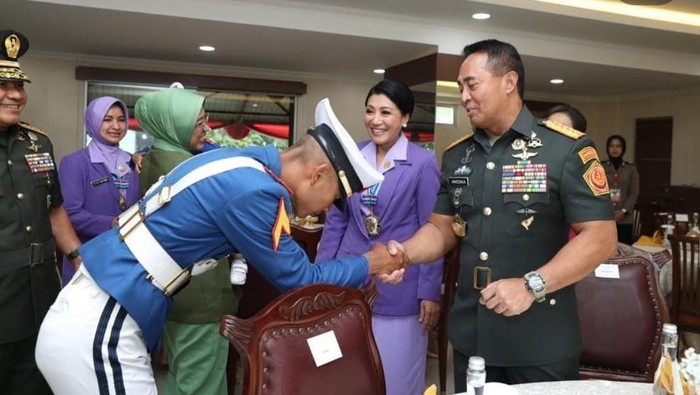 Haru dan Bangga KSAD Dudung Bawa Putra Jadi Taruna Temui Jenderal Andika